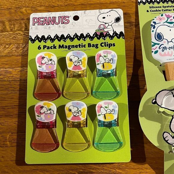 Peanuts Snoopy Spring Bag Clips, Spatulas and Cookie Cutter Set of 11 NWT - Picture 4 of 6